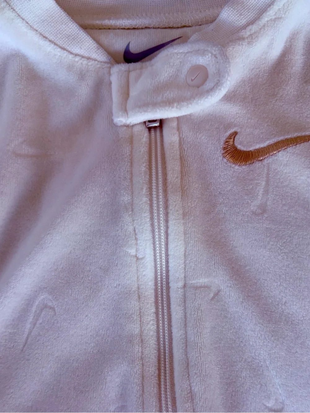 Nike White velour Footed One-Piece Baby Sleeper 9 mo